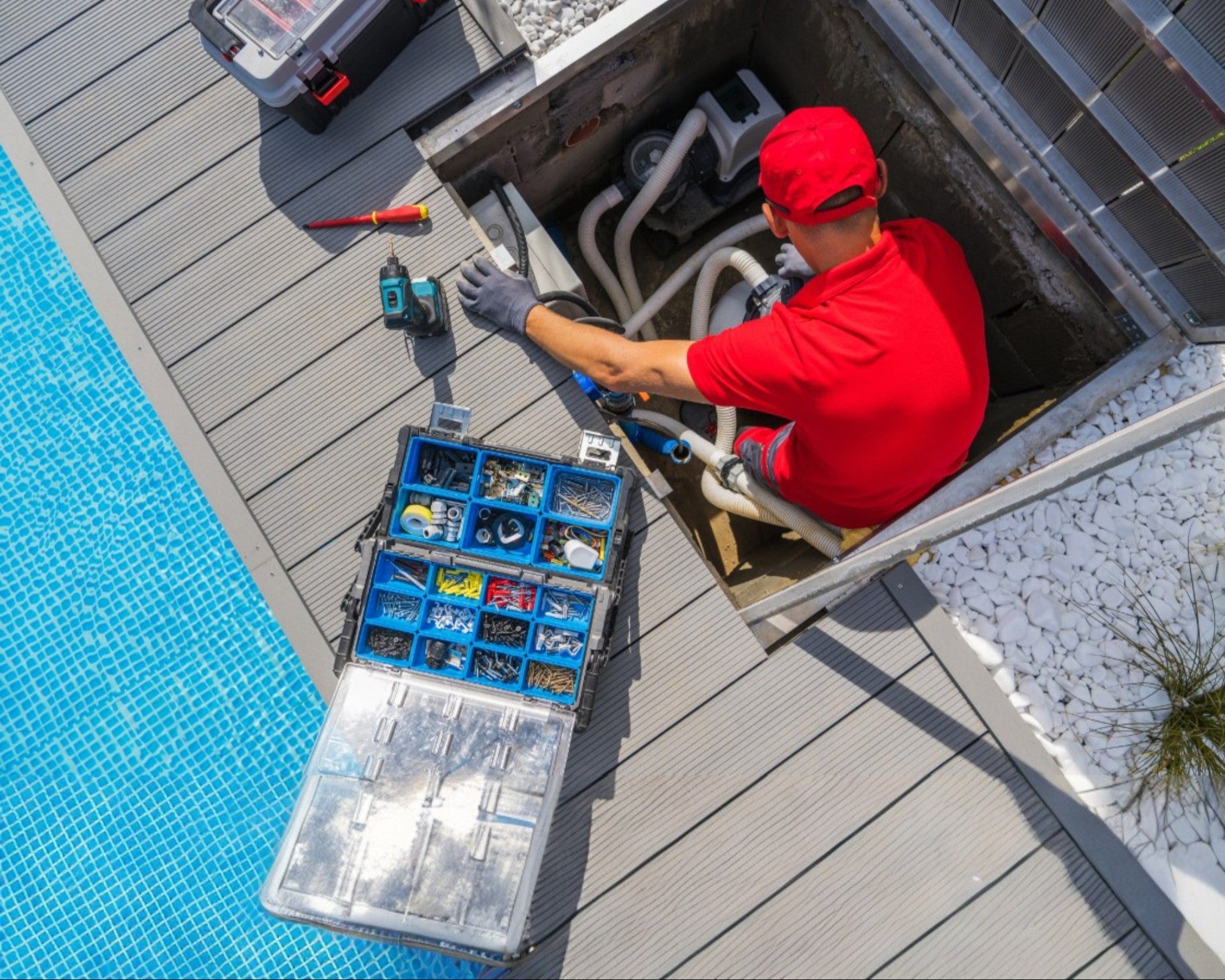 outdoor-swimming-pool-cleaning-and-heating-equipme
